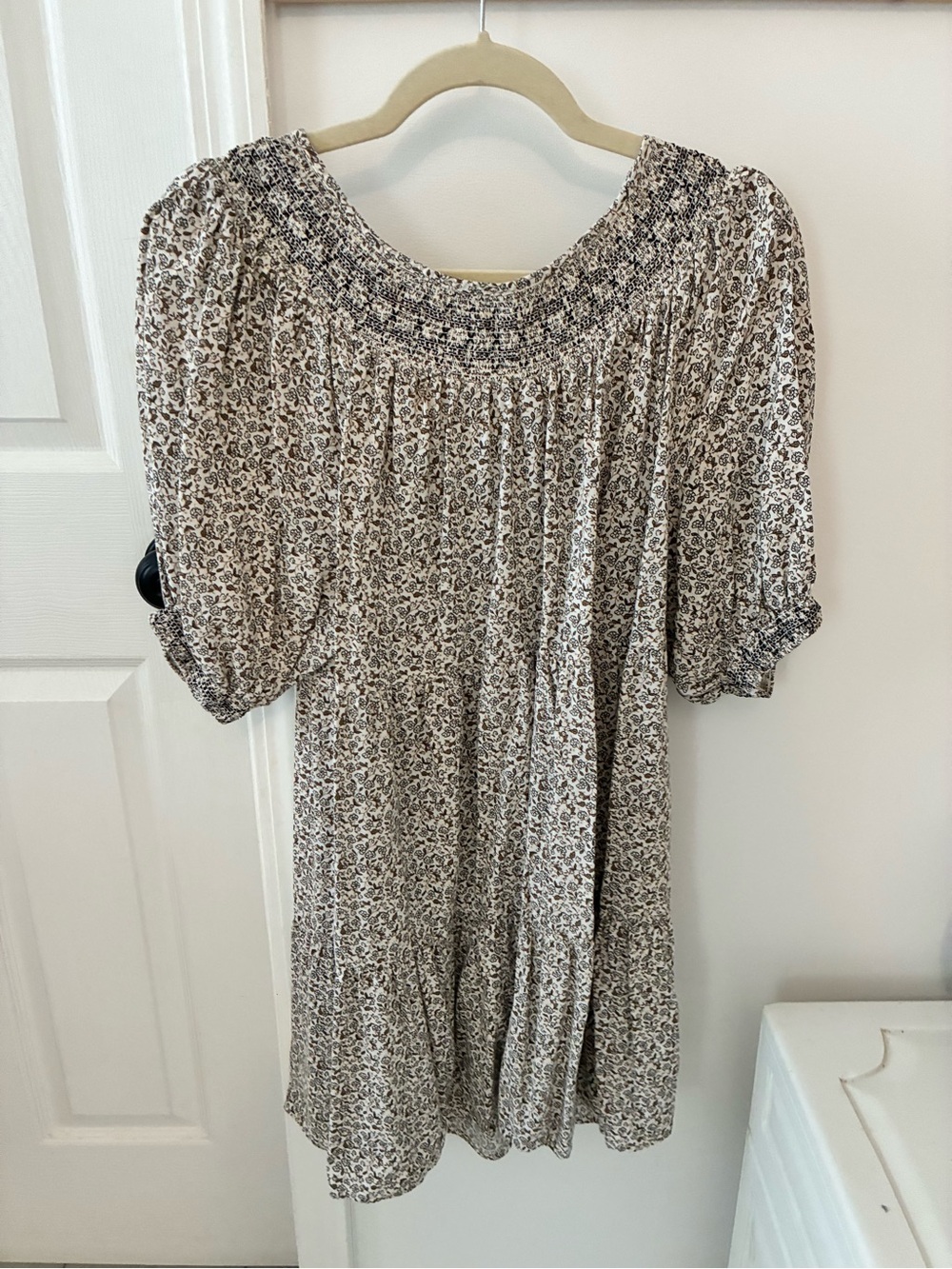 old navy doen dupe Smocked Neck Puff Sleeve Floral Mini Dress - Cream & Brown
